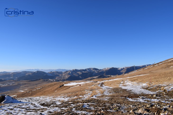 Peisaj munte cu putina zapada