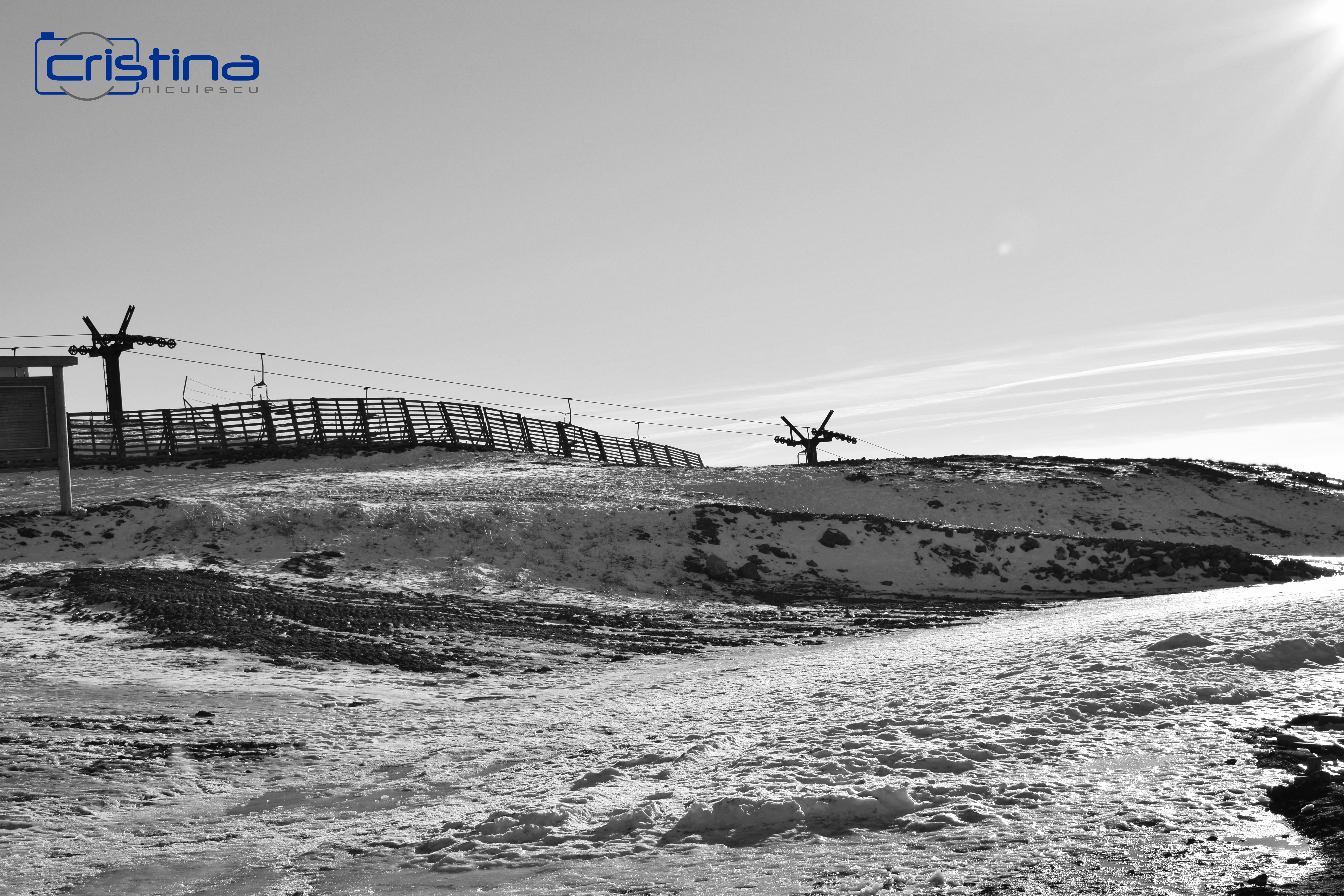 Peisaj munte cu zapada alb negru